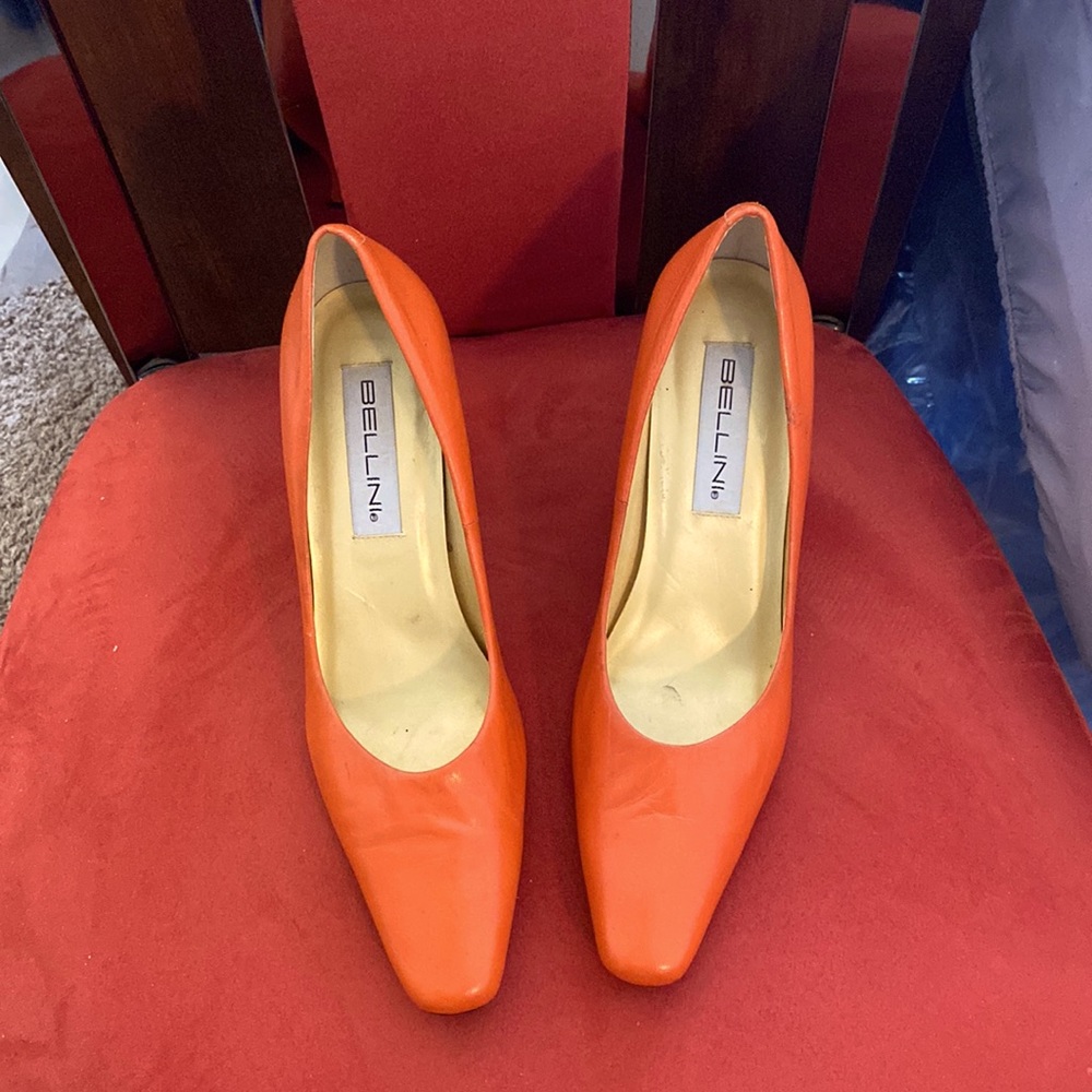 Ladies heeled shoes